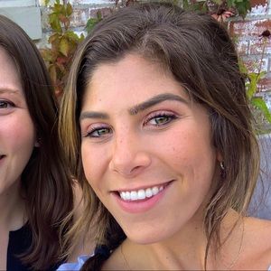 Meet your Posher, Ariella